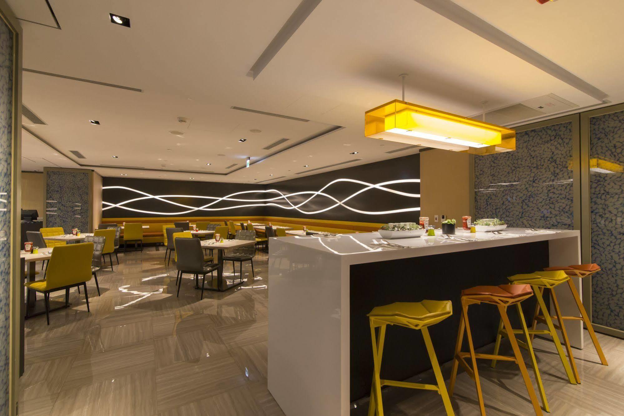 Aloft Taipei Beitou Hotel Exterior photo